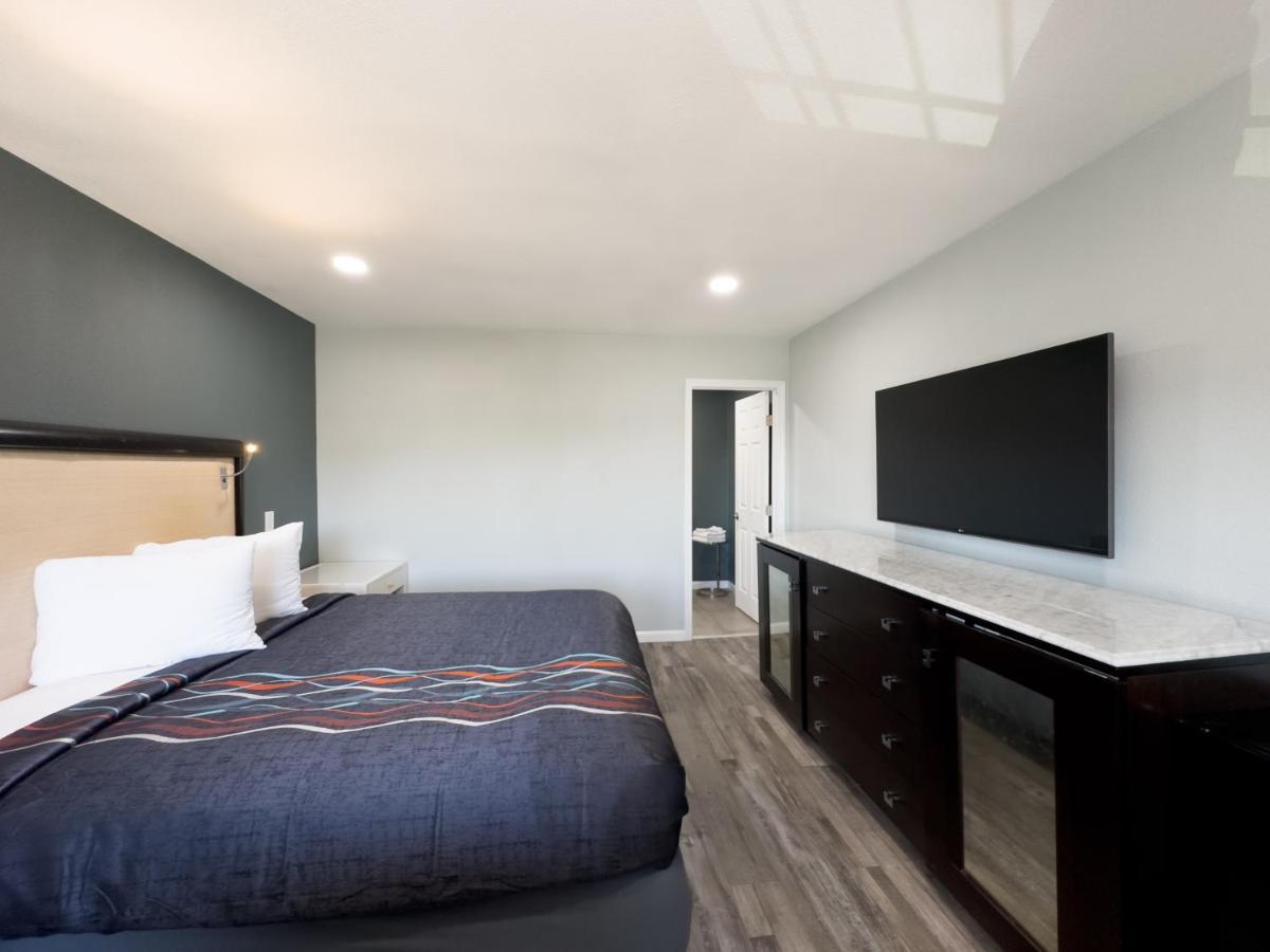 Courtesy Inn & Suites Rosemead Extérieur photo